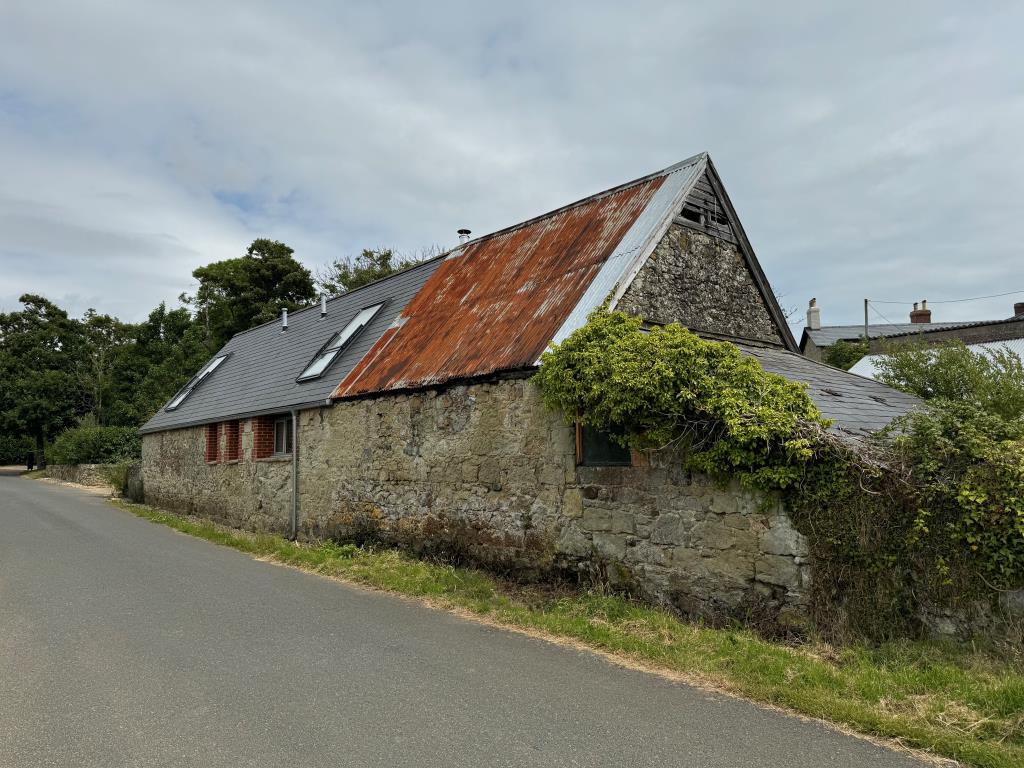 Lot: 49 - TWO FREEHOLD BARNS WITH CONSENT FOR RESIDENTIAL CONVERSION - The roadside barn and it's previously converted neighbour